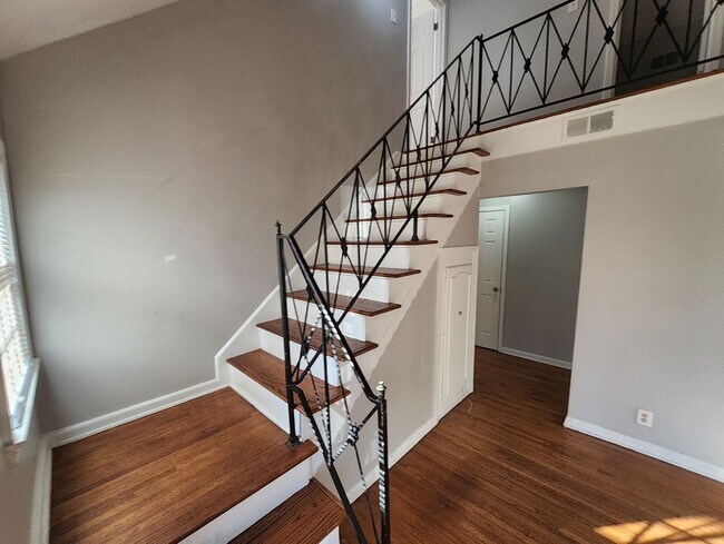 Building Photo - 2010 Tammwood Dr