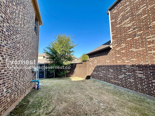 Building Photo - 4417 Villa Dr