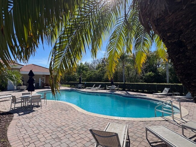 Building Photo - Townhome In St Cloud For Rent with  4 Bedr...