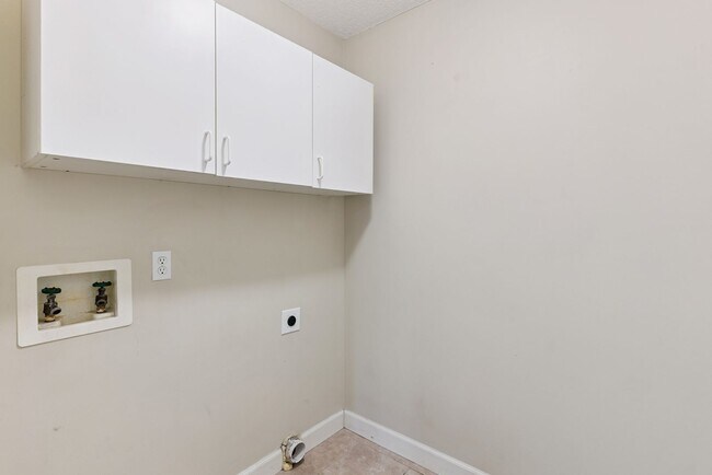 Building Photo - 4BR/2BA on Harrietts Bluff Available Now