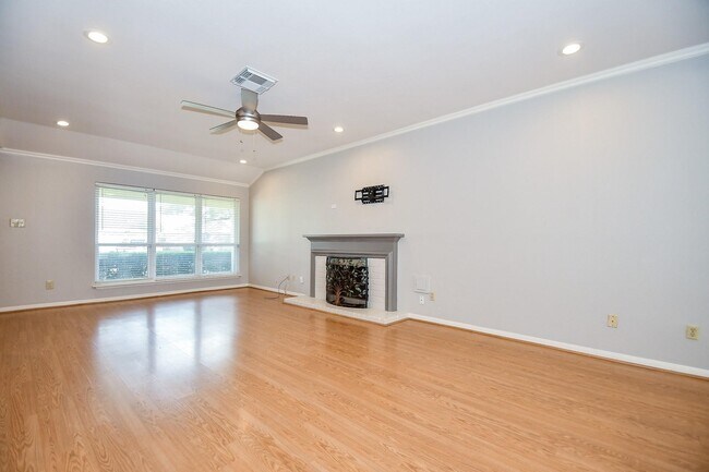 Building Photo - 3402 Hidden Creek Dr