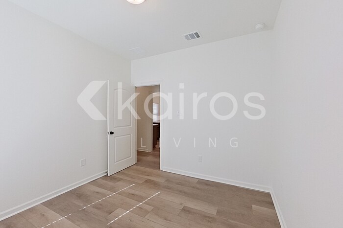 Building Photo - 114 Rainfall Ln