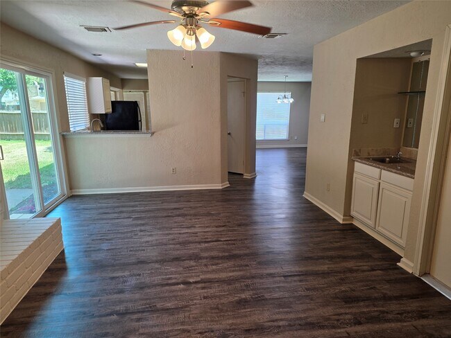 Building Photo - 12902 Skymeadow Dr