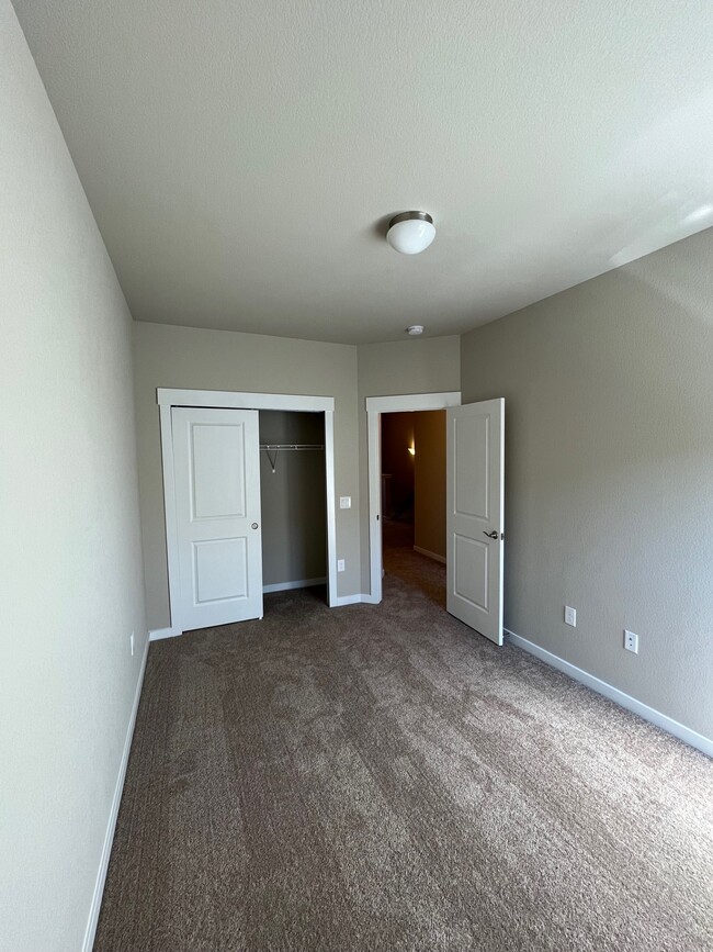 Building Photo - 6735 Carriage Meadows Dr