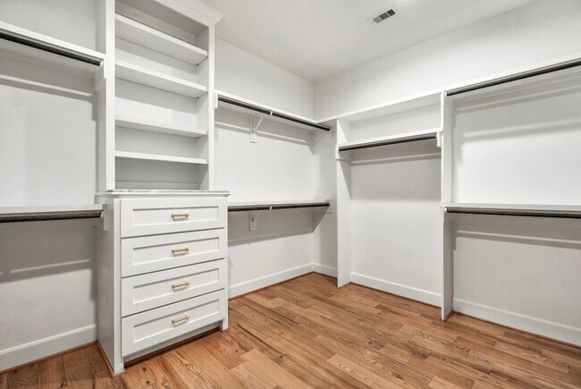 Building Photo - 301 Cordell St