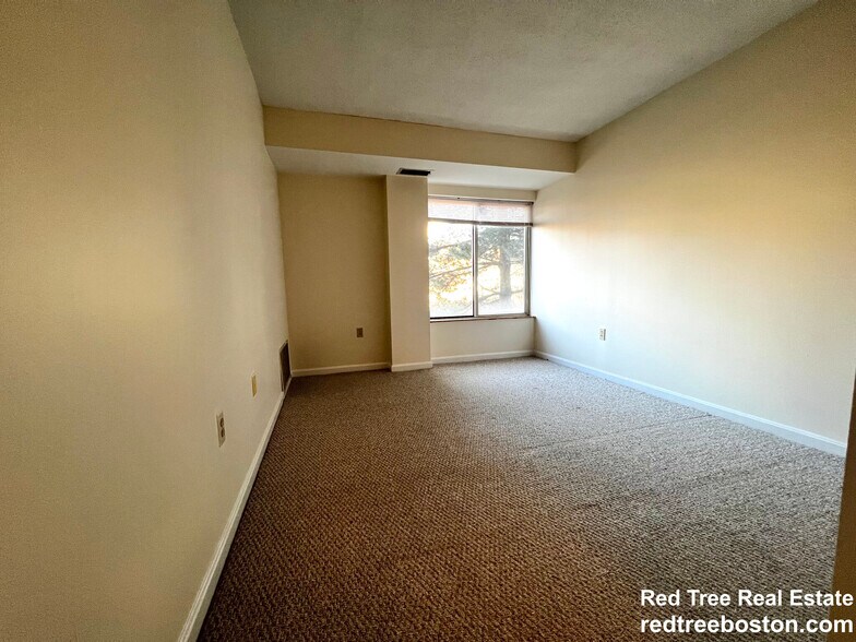 Building Photo - 345 Franklin St