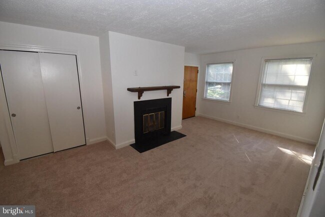 Building Photo - 2801 Arlington Blvd