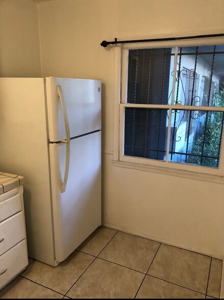 Building Photo - 875 N Hoover St