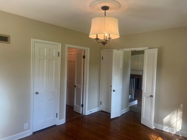 Building Photo - 645 Hi View Ct