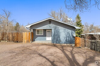 Building Photo - Spacious 3-Bedroom Duplex in Old Colorado ...