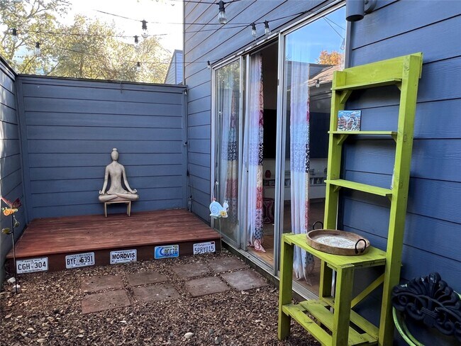 Building Photo - 2100 Commonwealth St