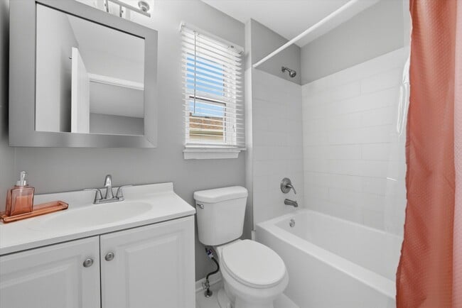 Building Photo - 2211 Carpenter Ave