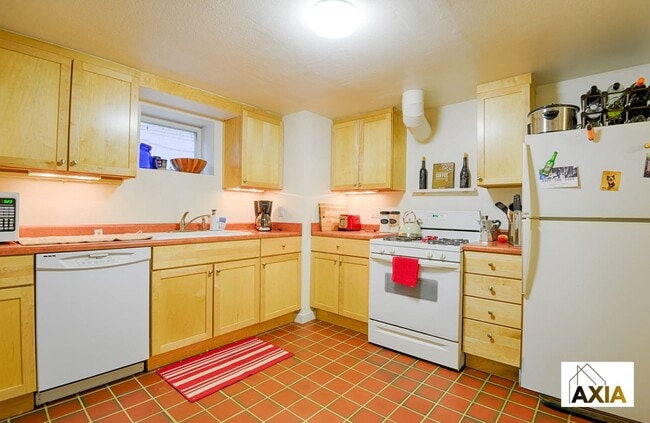 Building Photo - Downing