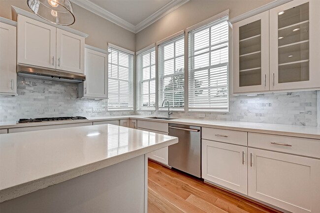 Building Photo - 2234 Lou Ellen Ln