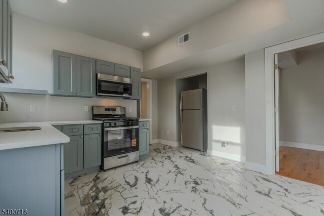 Building Photo - 882 S 14th St