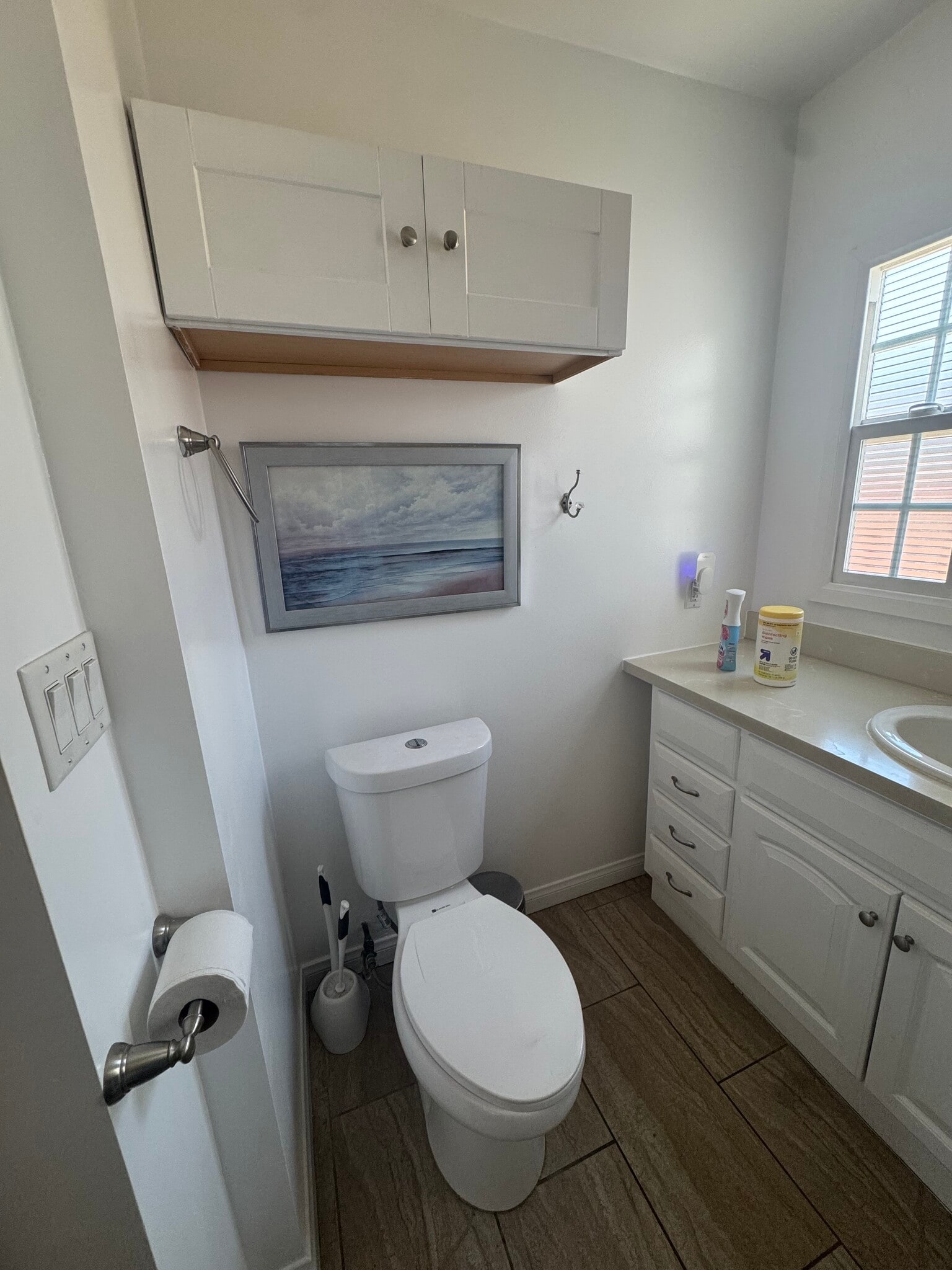 bathrooms are contemporary and clean - 1339 S Mansfield Ave