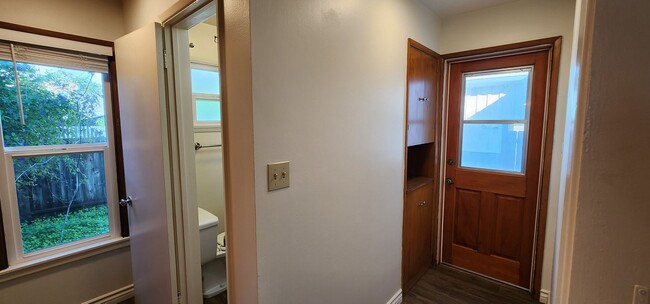 Building Photo - 804-808 H Ave.