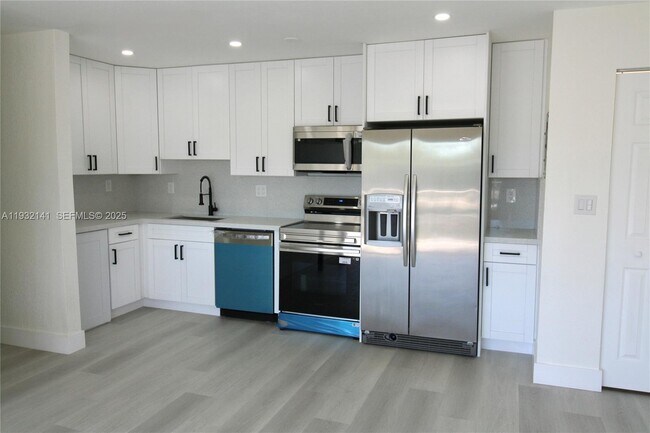 Building Photo - 4330 NW 79th Ave