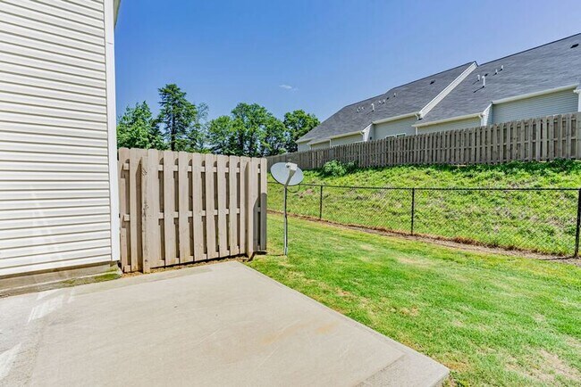 Building Photo - 307 Christiane Way