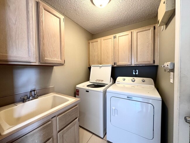 Building Photo - 13297 Emerald View Ct