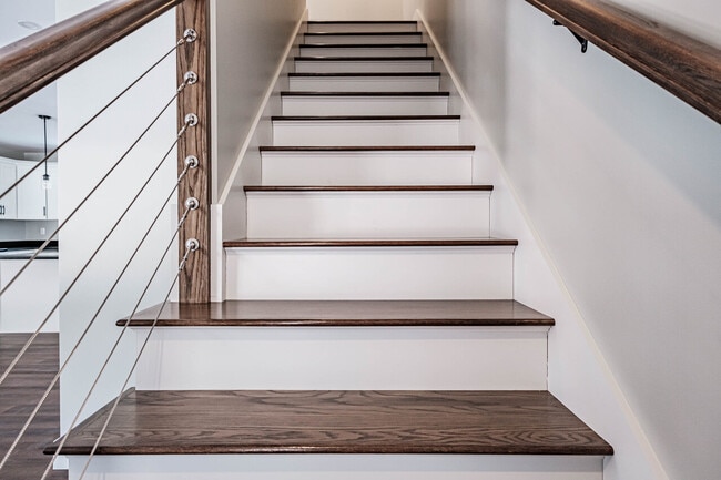 Building Photo - Highland Duplex