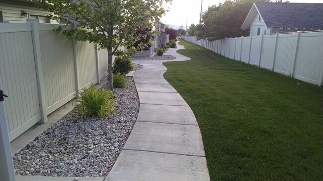 Building Photo - 340 1425 N St