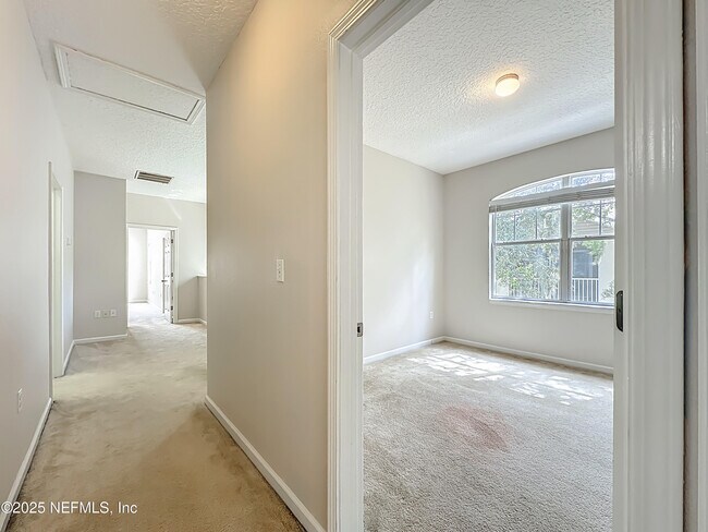 Building Photo - 5663 Greenland Rd