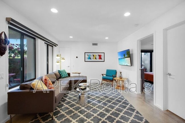 Building Photo - 353 N Hermosa Dr