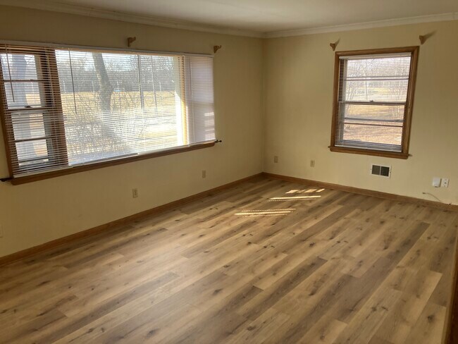 Building Photo - 100 N 80th St