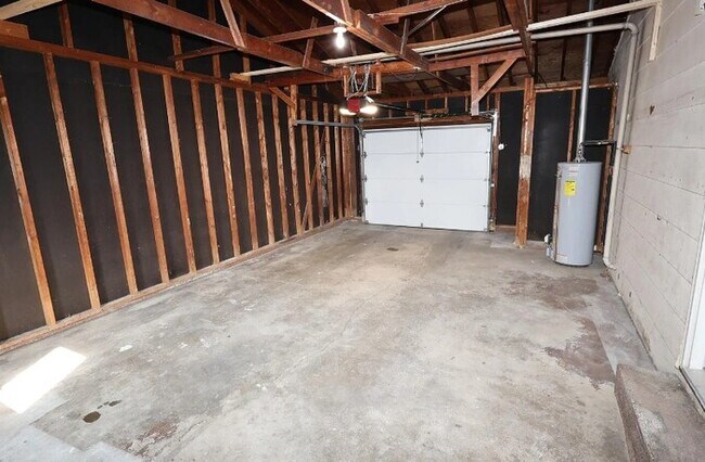 Building Photo - The Hass House | Comfortable South Bend Getaway