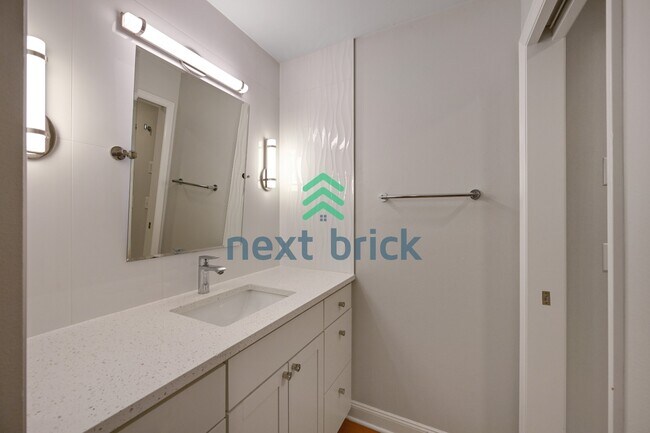 Building Photo - "Charming Victorian-style craftsman 3-Bedroom Townhouse with 2.5 Baths – 1610 Sq Ft of Comfortabl...