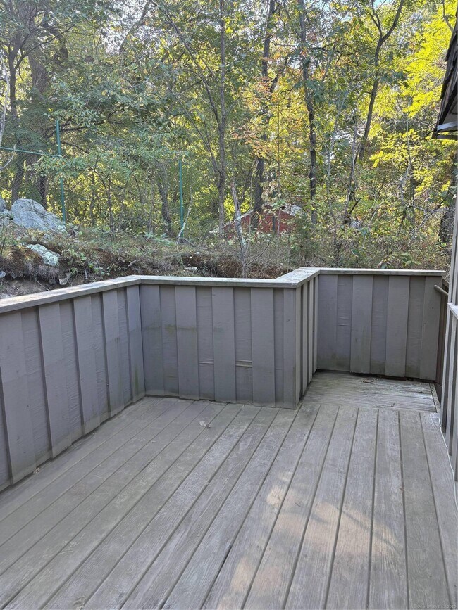 Building Photo - 90 Ledgebrook Dr