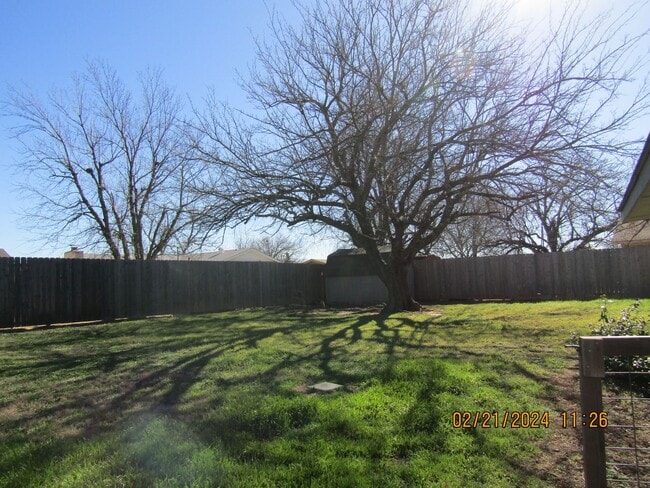 Building Photo - MacArthur Schools Area!