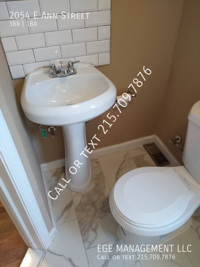 Building Photo - 2054 Ann St