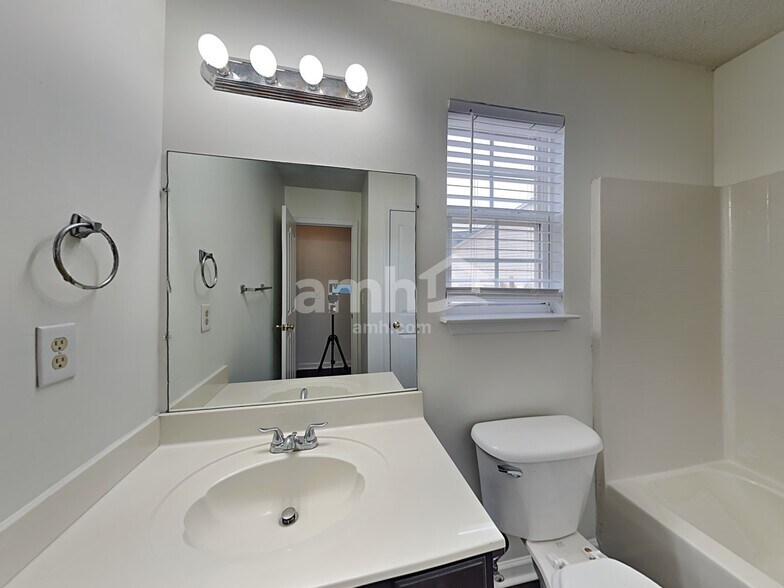 Building Photo - 212 Marcie Rush Ln