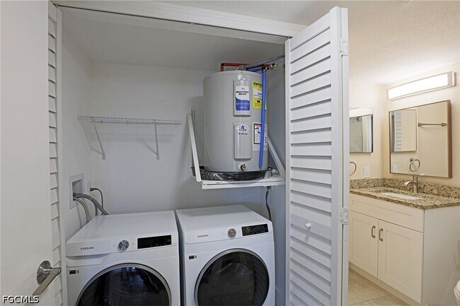 Building Photo - 5311 Summerlin Rd