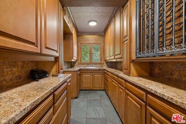 Building Photo - 1029 Chevy Chase Dr