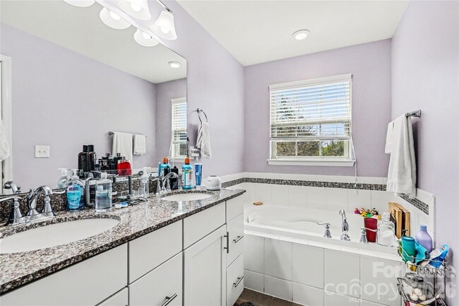 Building Photo - 4011 Zilker Park Dr