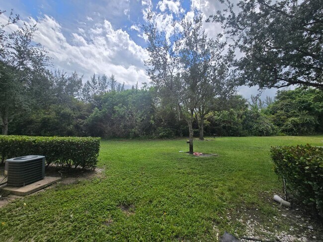 Building Photo - 3 Bedroom Townhome in West Palm Beach