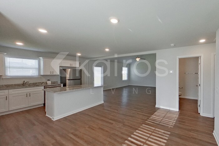 Building Photo - 137 Western Red Cedar Dr