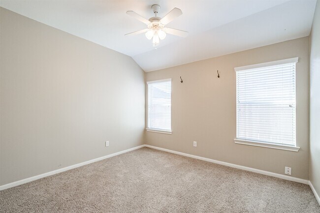 Building Photo - 5818 Bent Arbor Ln