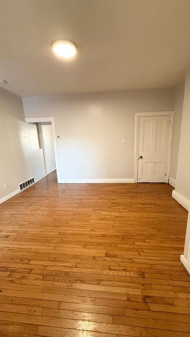 Building Photo - Spacious Townhome in Lawrenceville for Rent- Hardwood Floors and Large Backyard!