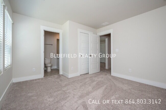 Building Photo - 69 Galley Ln