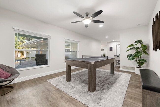 Building Photo - 802 Camelia Dr