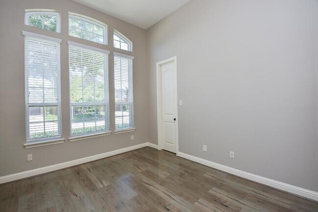 Building Photo - 6615 Rising Hills Ln