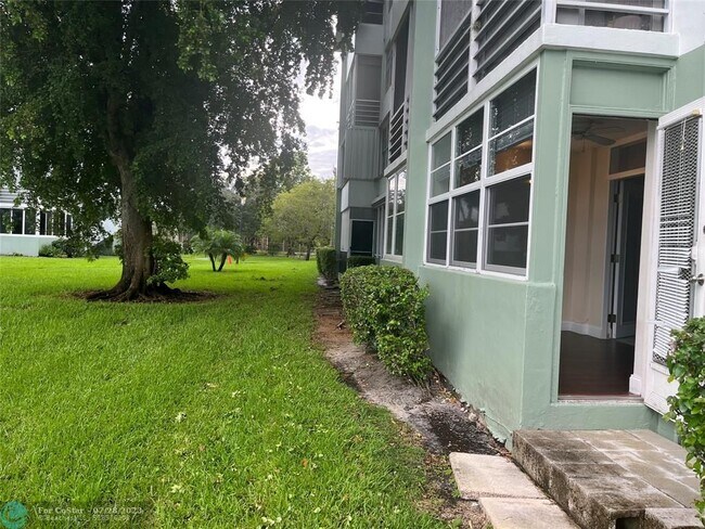 Building Photo - 2771 Taft St