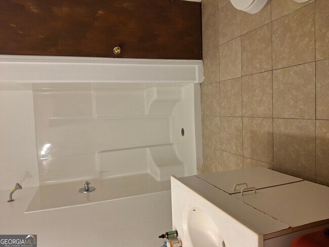 Building Photo - 3145 Malvern Dr