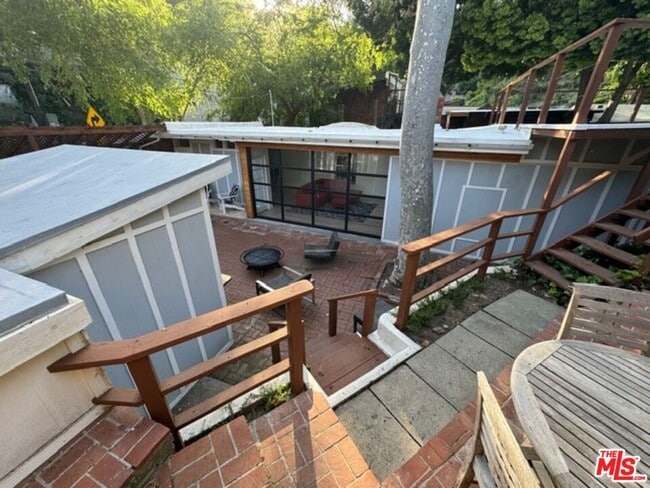 Building Photo - 1636 N Beverly Glen Blvd