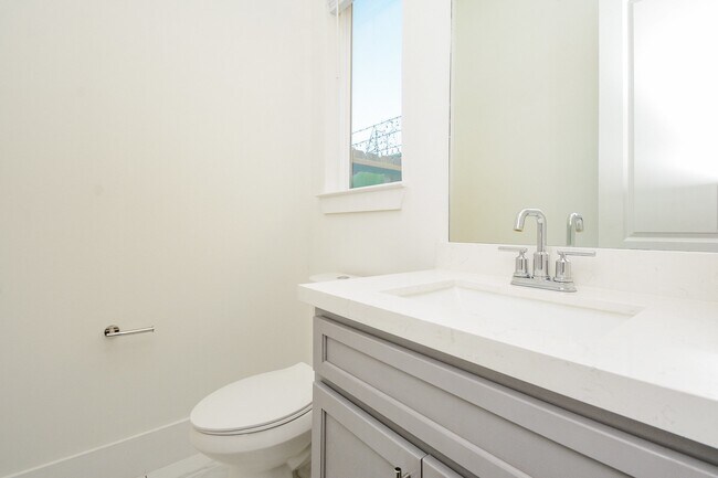 Building Photo - 310 Cyclamen St