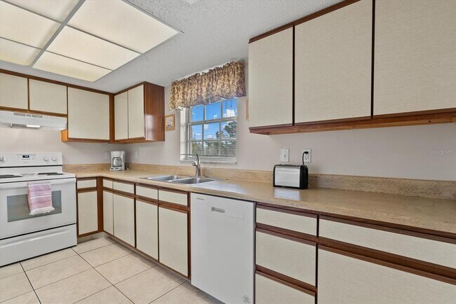 Building Photo - 1531 Placida Rd